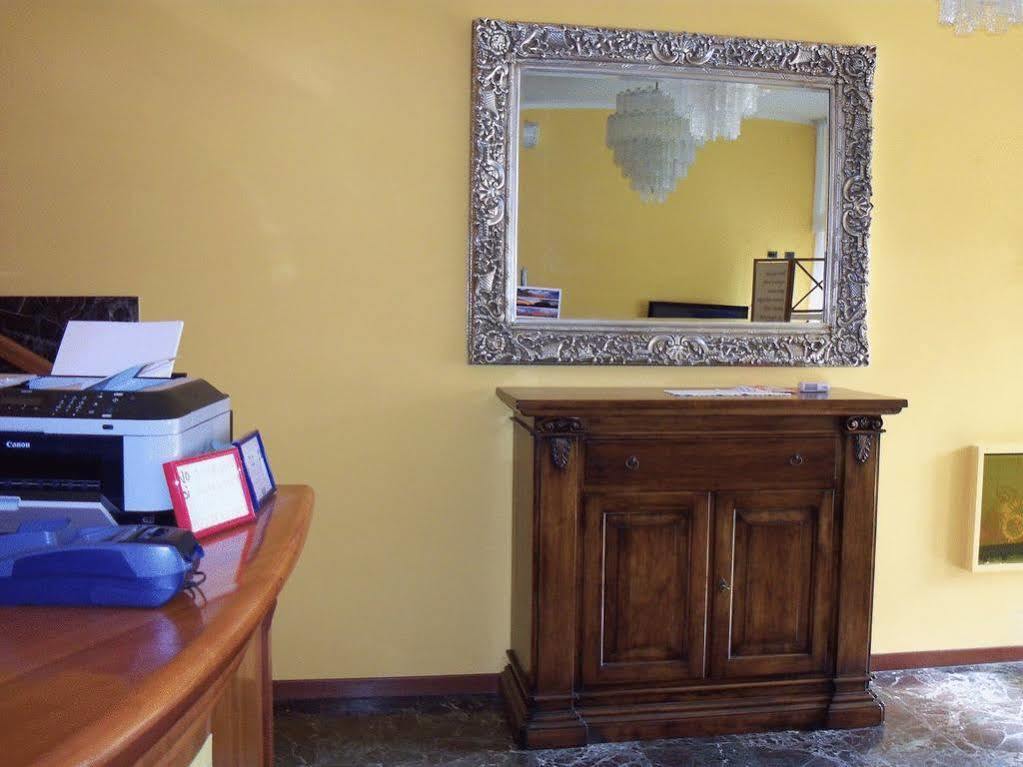 Hotel Select SantʼIlario dʼEnza Exteriör bild